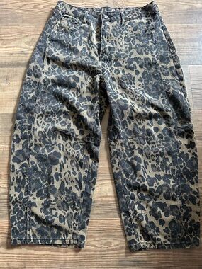 Women’s size 12 Leopard Print Barrel Jeans - Distressed wash Taupe/Black